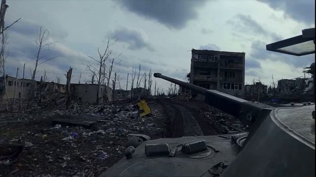 "Вагнера" по случаю 8 марта во время боев в Бахмуте осуществили дерзкую вылазку на БМД-2. смотреть онлайн