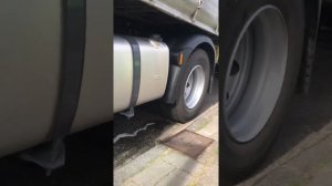 Как поддомкратить заднюю ось тягача