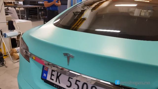 Tesla Model S P100D Wrapped in Oracal 970 смотреть онлайн