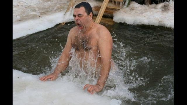 На Крещение Не Зевай Попу В Прорубь Окунай..... смотреть онлайн