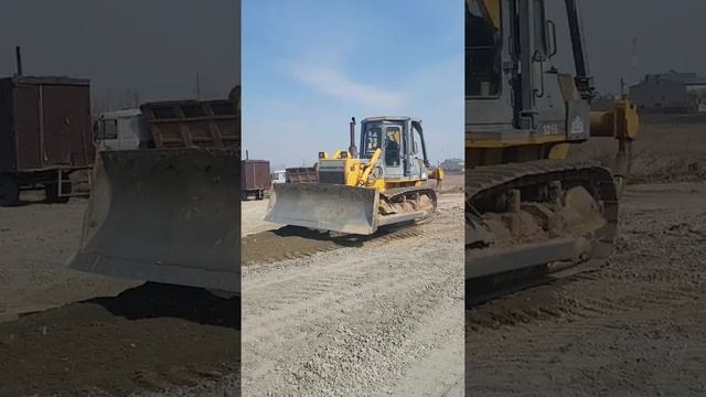 бульдозер ровняет площадку смотреть онлайн