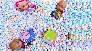 СЮРПРИЗЫ В ШАРИКАХ? КАТЯ И МАКС Веселая семейка смешные КУКЛЫ БАРБИ сериал ДАРИНЕЛКА ТВ
куклы сериа