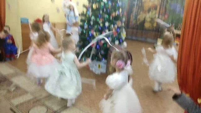 Новогодний утренник 2019 садик "Светлячок" смотреть онлайн