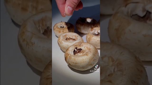 Шампиньоны на гриле #гриль #грибы #шампиньоны #сочно смотреть онлайн