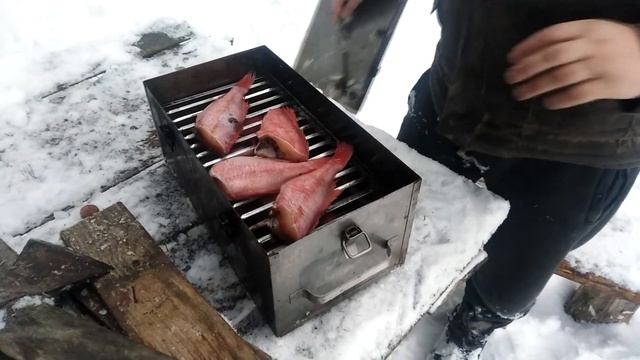 Поездка в РОЖДЕСТВО в лес на каракате ЗИС 5 !!!) Коптим рыбу ) смотреть онлайн