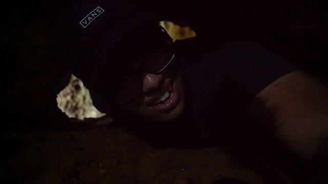 Saipan Cave Crawl смотреть онлайн