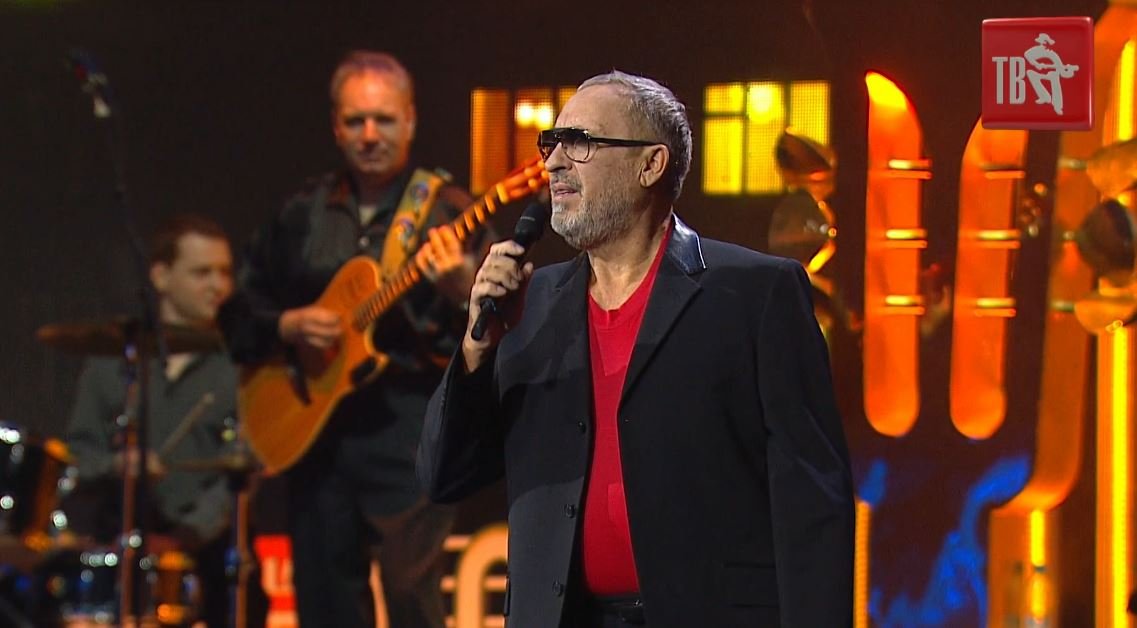 Александр КАЛЬЯНОВ - СТАРОЕ КАФЕ