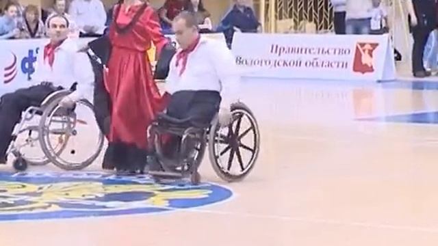 Армрестлинг и танцы на колясках смотреть онлайн