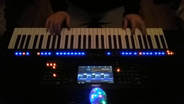 Ricchi e Poveri - Mamma Maria - cover Yamaha PSR SX700 смотреть онлайн