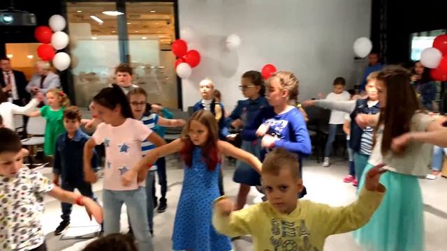 ПРОВЕЛА ЦЕЛЫЙ ДЕНЬ НА РАБОТЕ У РОДИТЕЛЕЙ! ДЕНЬ ЗАЩИТЫ ДЕТЕЙ В МТС БАНКЕ! // PW49 смотреть онлайн