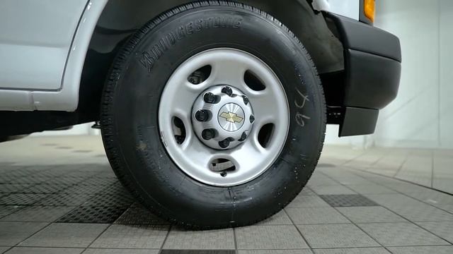 26220 2021 Chevrolet Express White смотреть онлайн