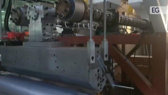 Работа экструдера для производства стрейч пленки XHD L55/75x1250