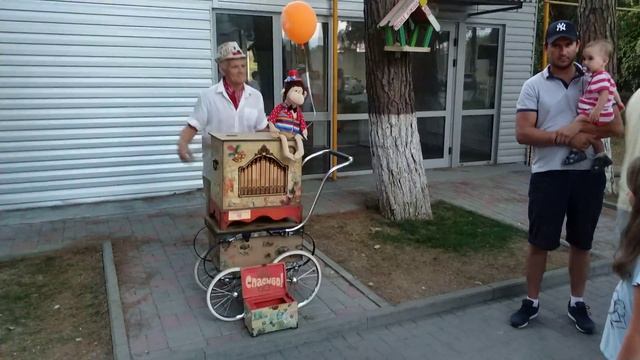 Просто шарманщик смотреть онлайн
