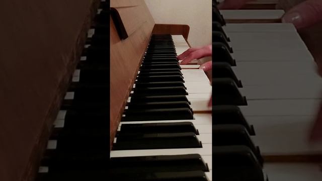 В прозрачной летней дымке, качаются кувшинки. смотреть онлайн