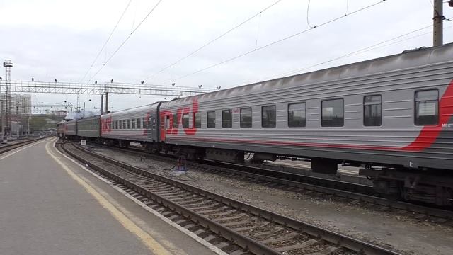 Отправление ТЭП70-0477 с пригородным поездом Екатеринбург-Егоршино смотреть онлайн