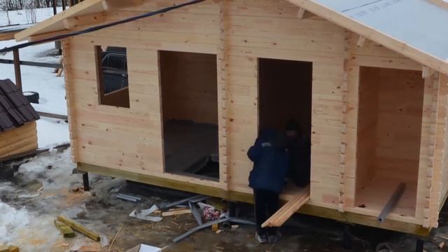 Хозблок для дачи из клееного бруса. Сборка на участке за два дня. смотреть онлайн