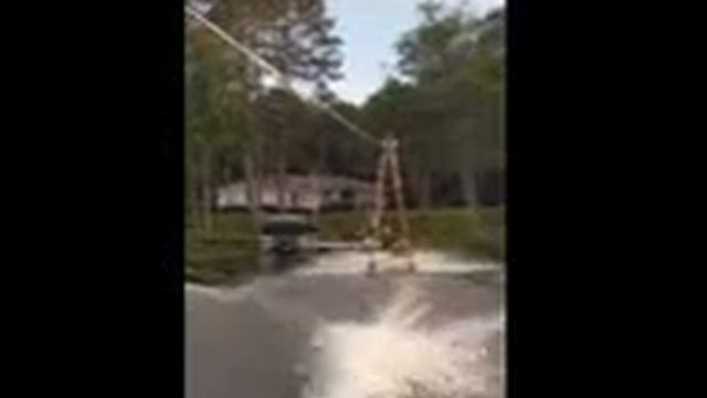 На водных лыжах на ходулях смотреть онлайн