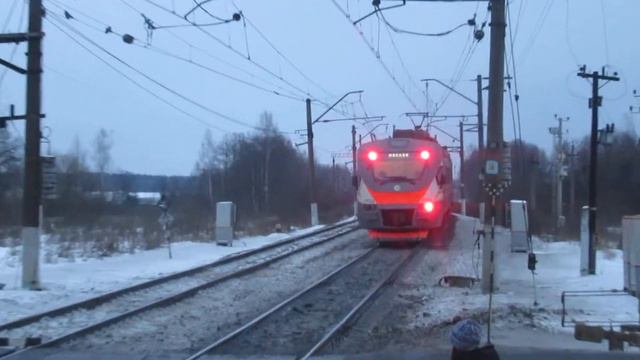 Электропоезд ЭП2Д-0004 ЦППК платформа Зосимова Пустынь 27.01.2018 смотреть онлайн
