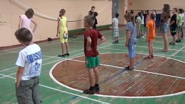 Юные вязьмичи отдыхают на детских площадках смотреть онлайн