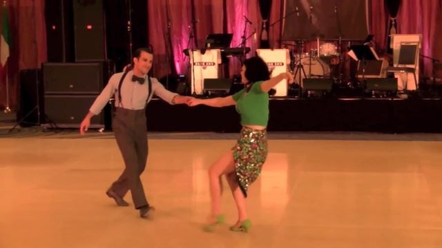 2013 ILHC Lindy Hop Classic Pro - Juan Villafane & Sharon Davis смотреть онлайн