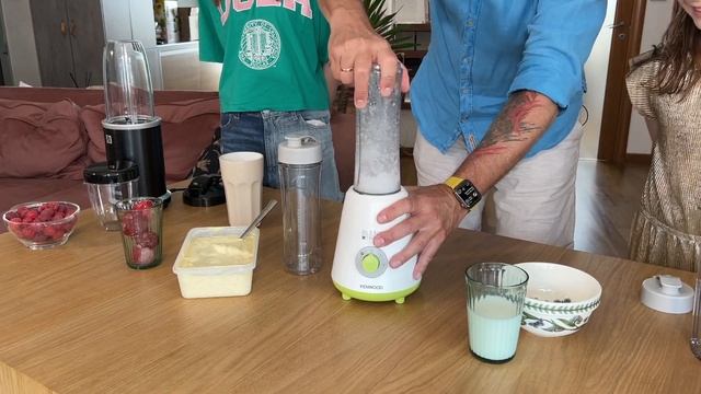 Jak zrobić szejki a'la z Maka? Test blenderów renomowanych marek. смотреть онлайн