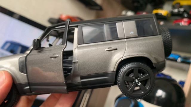 Обзор моделей Land Rover Defender от Bburago и Welly смотреть онлайн