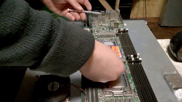 Установка процессоров Xeon E5 2650L V2 смотреть онлайн