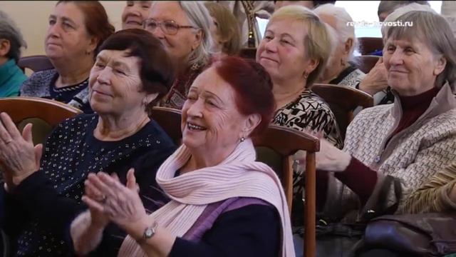 Время общения. В Ревде для ветеранов СУМЗа устроили концерт смотреть онлайн