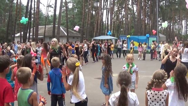 Детская лагерная танцевалка "Чика Рика". Звёздный-2015 смотреть онлайн