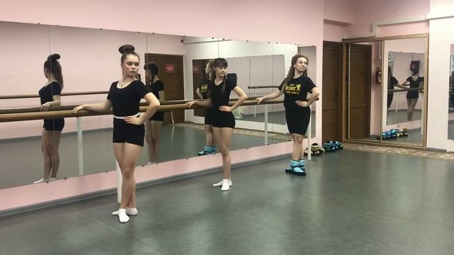 ОМЕГА 7. "Классический экзерсис у станка" 1 часть смотреть онлайн
