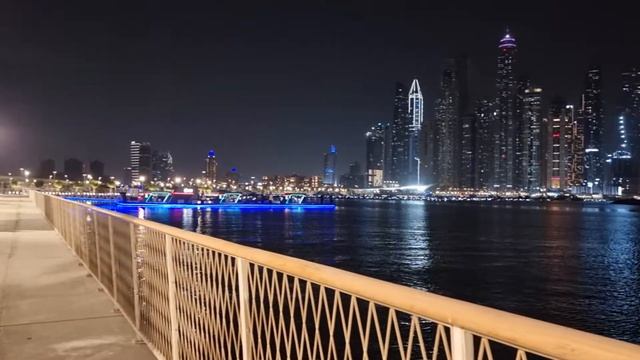 Дубай. Beachfront, новый жилой район на острове между культовыми Пальма Джумейра и Дубай Марина смотреть онлайн