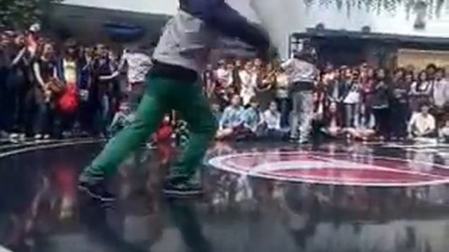 брейк данс в Хан Шатыре смотреть онлайн