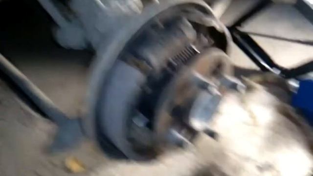 Замена задних тормозных колодок на Тойоте Карина АТ 170 смотреть онлайн