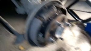 Замена задних тормозных колодок на Тойоте Карина АТ 170