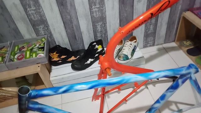 Repaint dan Rakit Sepeda Minitrek Samurai Paint смотреть онлайн