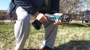 Как за 2 часа спилить кусты Сабельной пилой на аккумуляторе. Makita DJR183.Линейная пила. Zobenzāģi