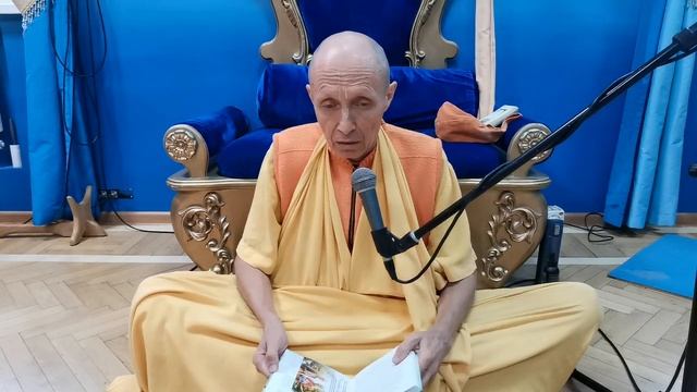 МИЛОСТЬ Святого Имени мы обретем у тех, кто ПОВТОРЯЕТ Живое Святое Имя | Настройка на джапу | БАКГМ смотреть онлайн