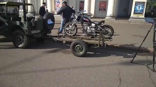 Парад ретро-авто на пр. Почтовом в Кривом Роге смотреть онлайн