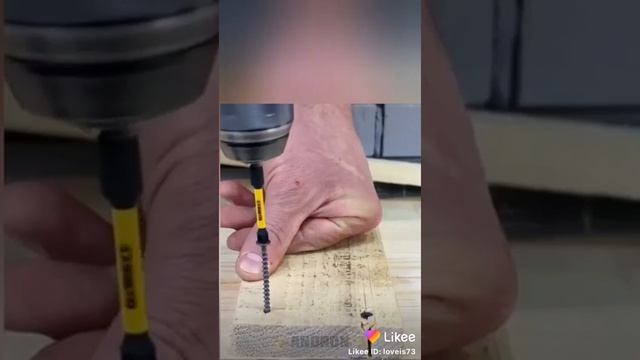 LIKEE - Как закрутить саморез чтобы не треснула доска смотреть онлайн