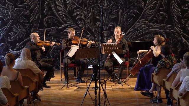 Ensamble Filarmónico F. Dotzauer Cuarteto para fagot y trío de cuerdas en Si bemol mayor, op 36 смотреть онлайн