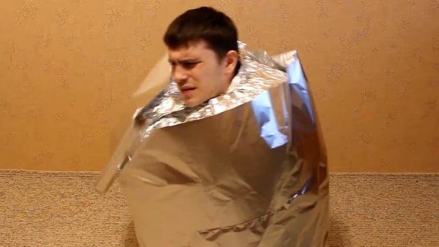 ГИГАНТСКИЙ КОКОН ИЗ 10000 СЛОЕВ ФОЛЬГИ! |GIANT FOIL COCOON CHALLENGE! смотреть онлайн
