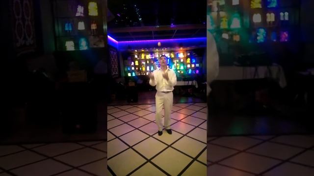 Друг Жениха Жонглирует На Свадьбе!!! смотреть онлайн