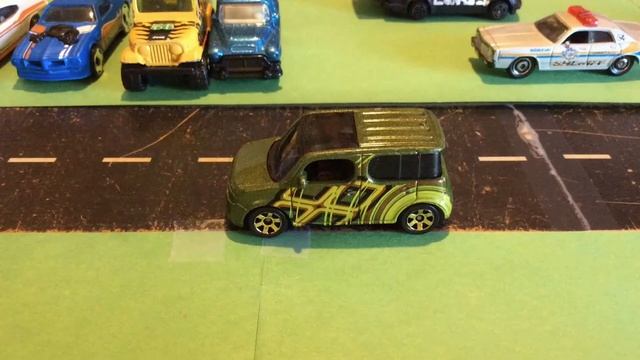 Stop Motion: 2002 BMW vs. Nissan Cube смотреть онлайн
