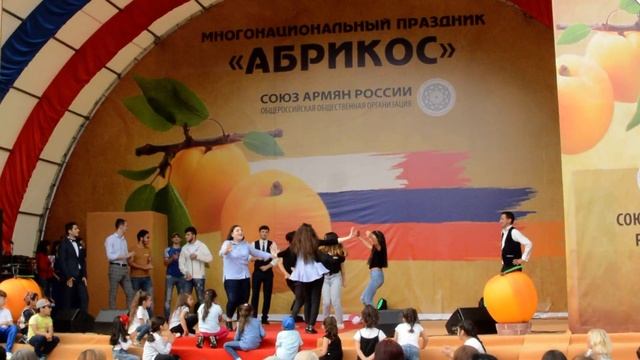 Праздник абрикоса в Москве - 2018 (Екатерининский парк) смотреть онлайн