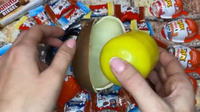 ASMR KINDER SURPRISE MAXI 2023 ⎢Unpacking Kinder Chocolate Collection смотреть онлайн
