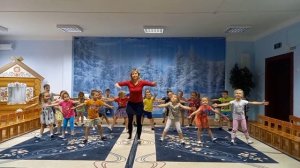 Вход на новогодний утренник. "С новым годом!"