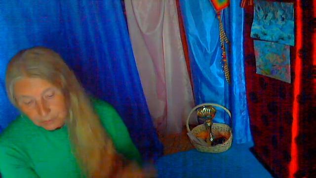 Собираем весенний урожай на даче одуванчиков, сныти, мирриса,, крапивы. Стань ниже травы и тише вод смотреть онлайн