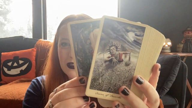 ?Spooky Season Tarot/Oracle Decks! Favorite Halloween Tarot Decks смотреть онлайн