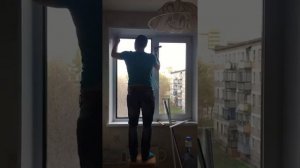 Как помыть пвх окно на 4 этаже  безопасно !