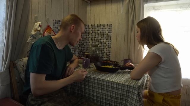 ЖИЗНЬ В УРАЛЬСКОЙ ДЕРЕВНЕ. БОЛЕЗНЬ. БРУСНИКА. СТРОИТЕЛЬСТВО ЗАБОРА. смотреть онлайн